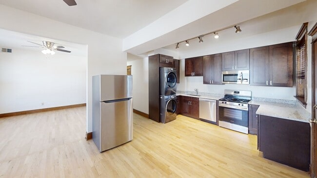 Building Photo - 3124 N California Ave