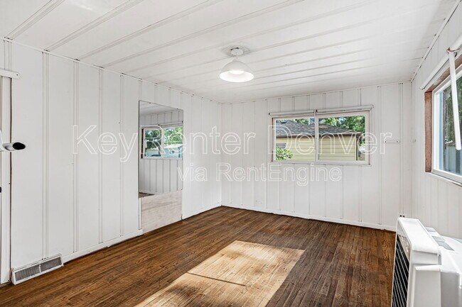 Building Photo - 421 Stuart St