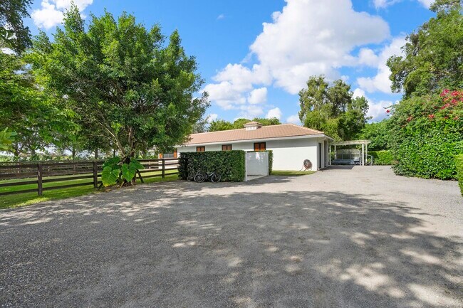 Building Photo - 14492 Equestrian Way