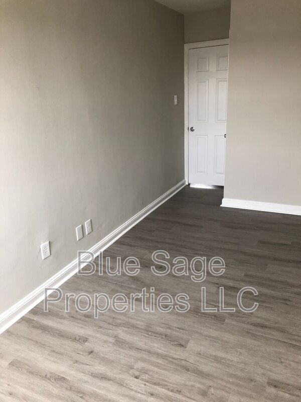 Building Photo - 813 Windermere Ave