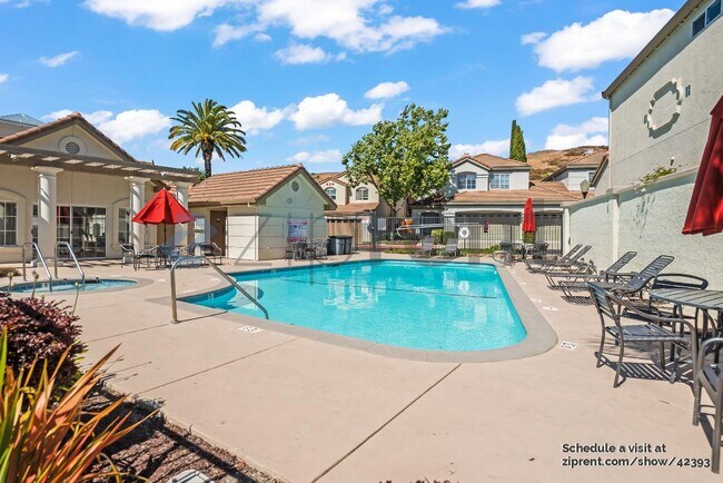 Building Photo - 914 Vista Pointe Dr