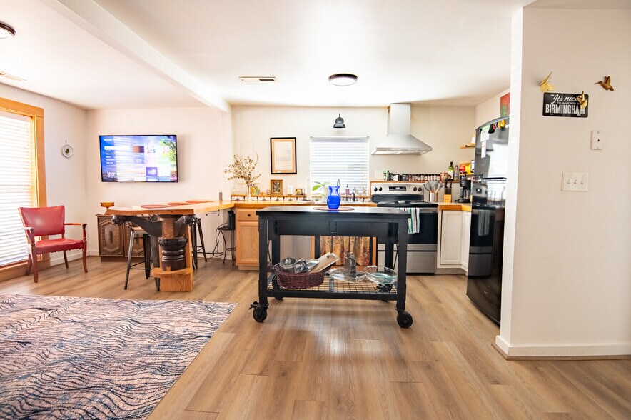 Building Photo - 100 Old Montevallo Rd