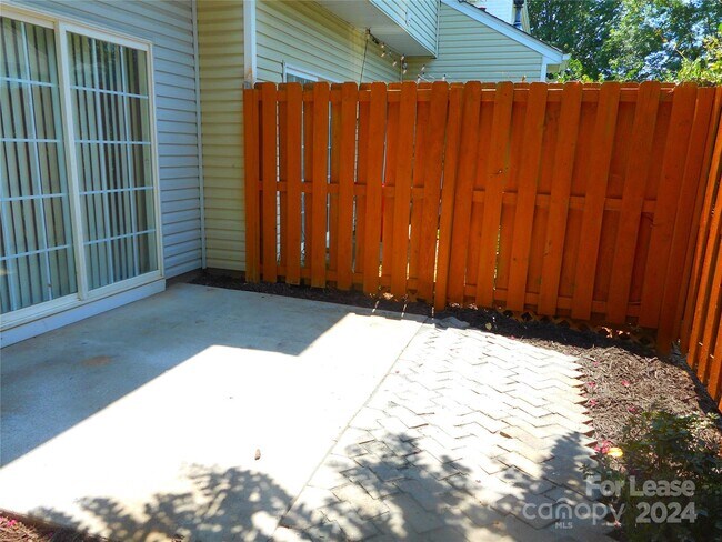 Building Photo - 3152 Mannington Dr