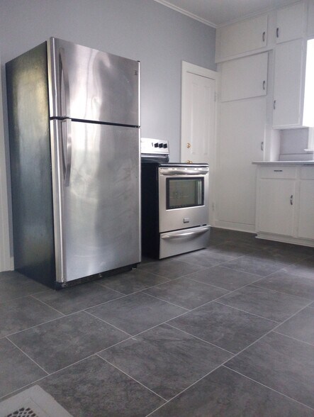 Building Photo - 136 Frelinghuysen Ave