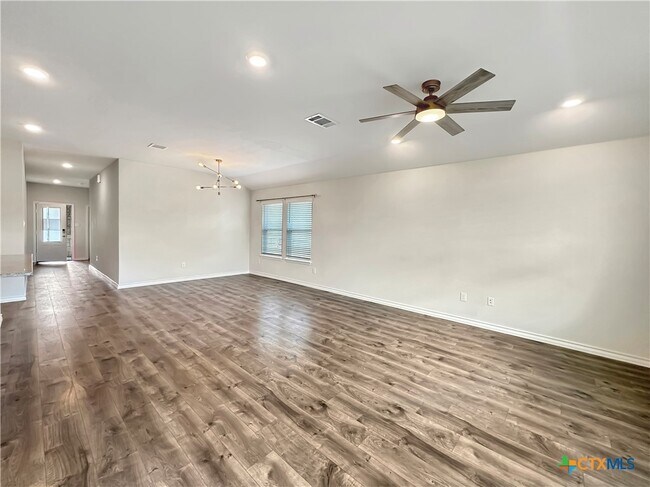 Building Photo - 408 Pebble Creek Run