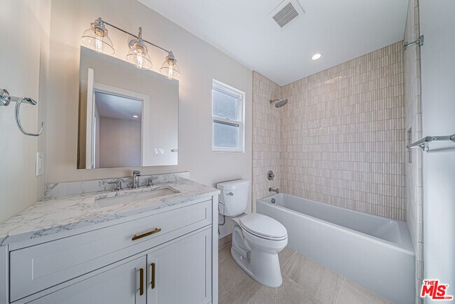 Building Photo - 1125 Manhattan Ave