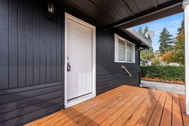 Building Photo - Spacious 5-bed, 2.5-bath home available in...