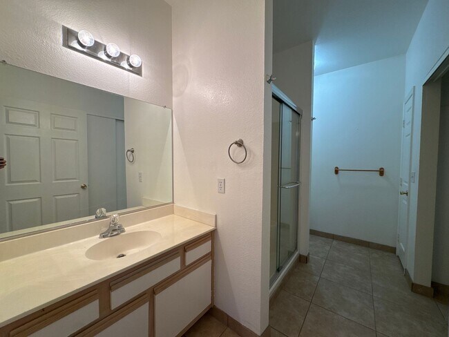 Building Photo - 2834