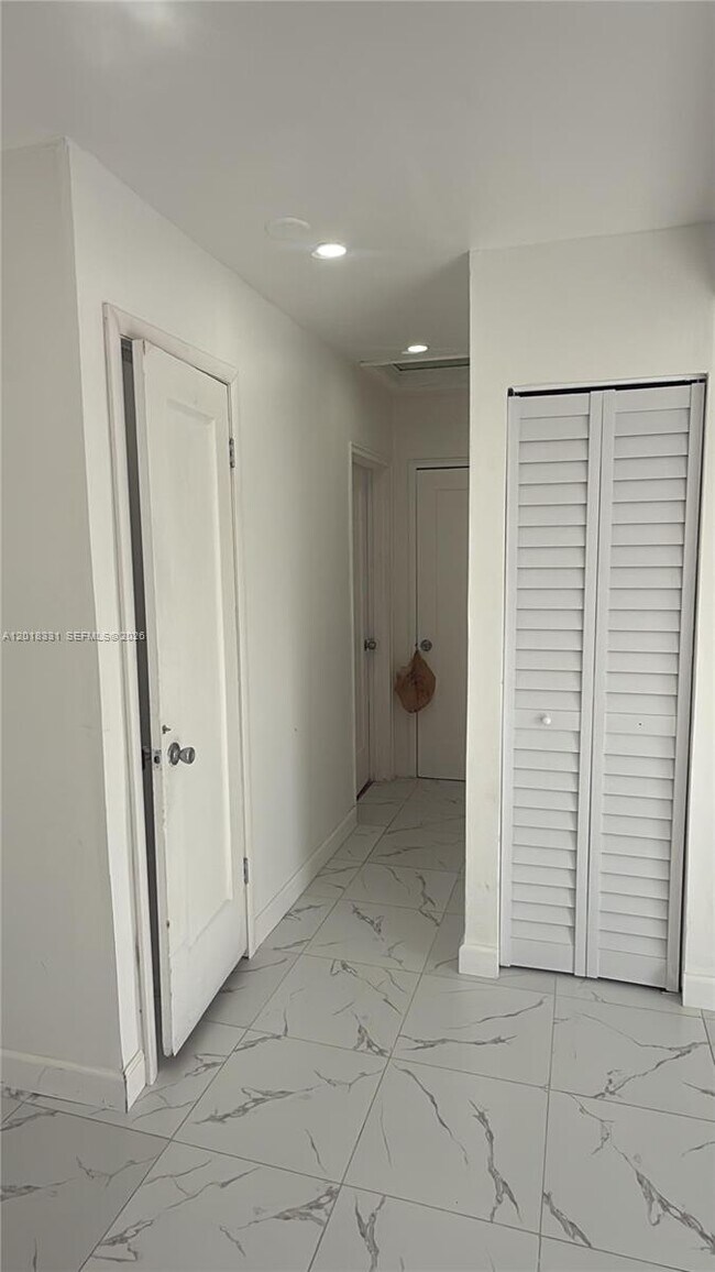 Building Photo - 133 NW 43rd Pl