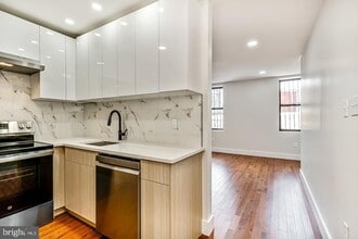 Building Photo - 182 E Huntingdon St