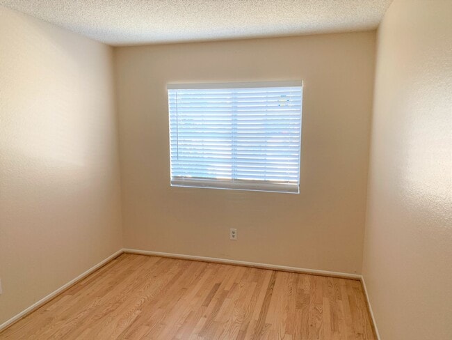 Building Photo - 1228 Scenic View St