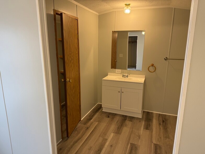 Building Photo - 13 James River Blvd