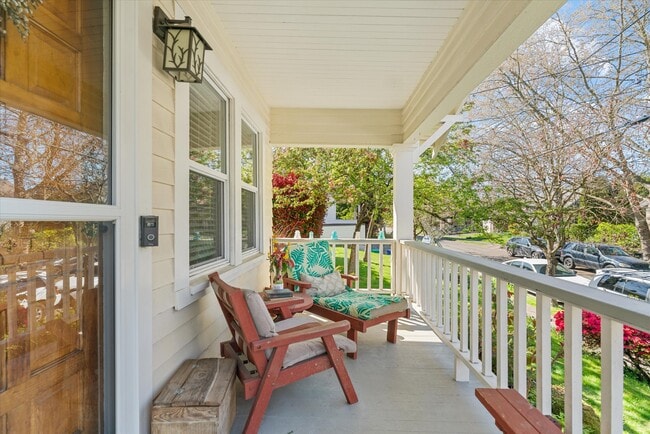 Building Photo - 840 N Farragut St