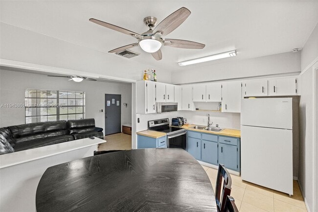 Building Photo - 206 SE 5th St