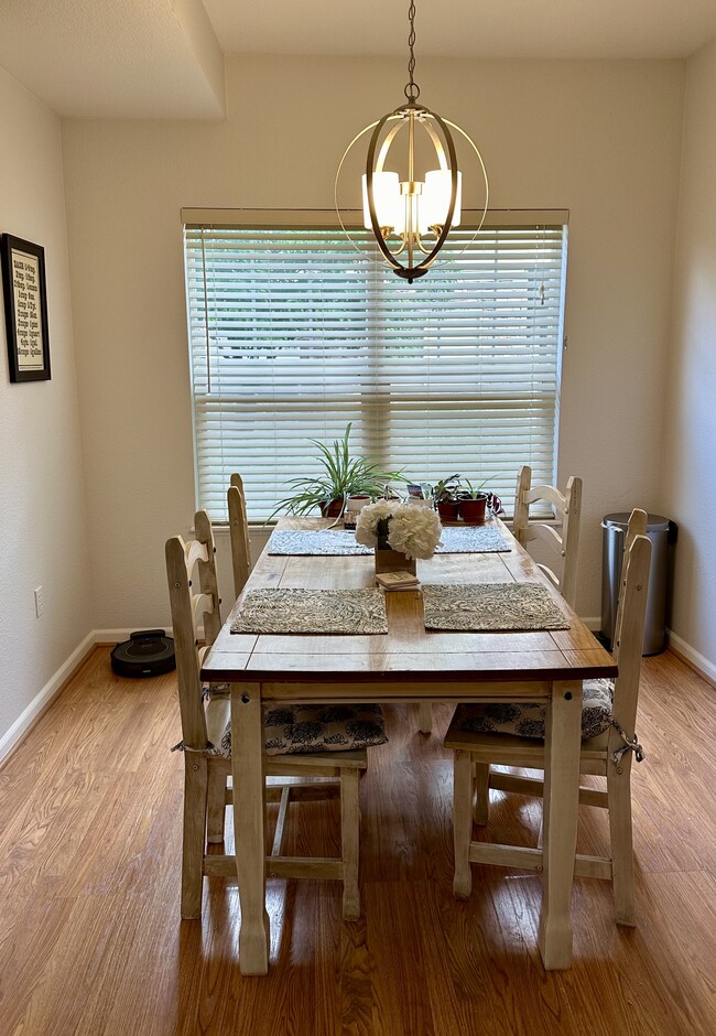 Dining Room - 5225 White Willow Dr