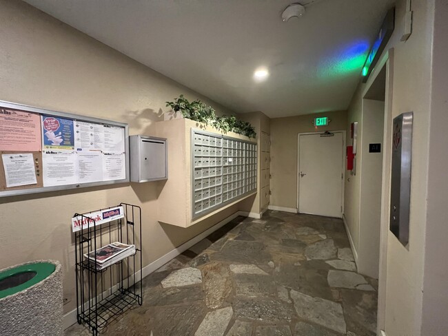 Building Photo - 710 Lunalilo St