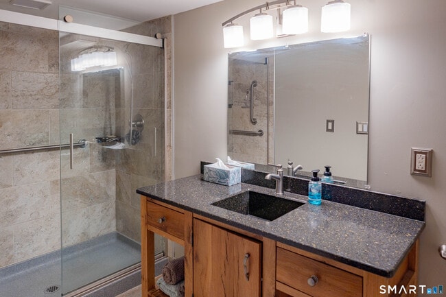 Building Photo - 215 Old Newtown Rd