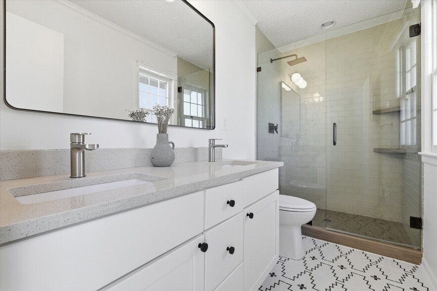 Master bath - 2309 W 104th St
