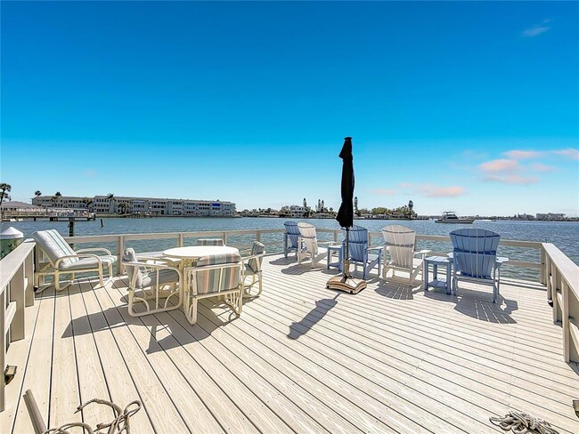 Building Photo - 1840 Shore Dr S