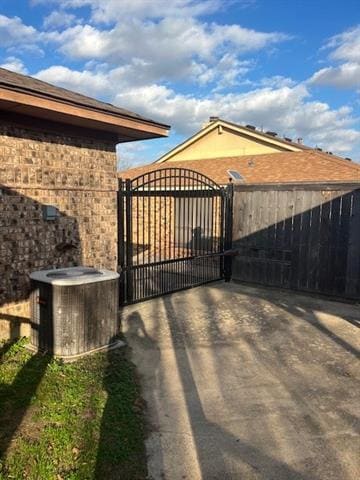 Building Photo - 2420 Dalewood Ln