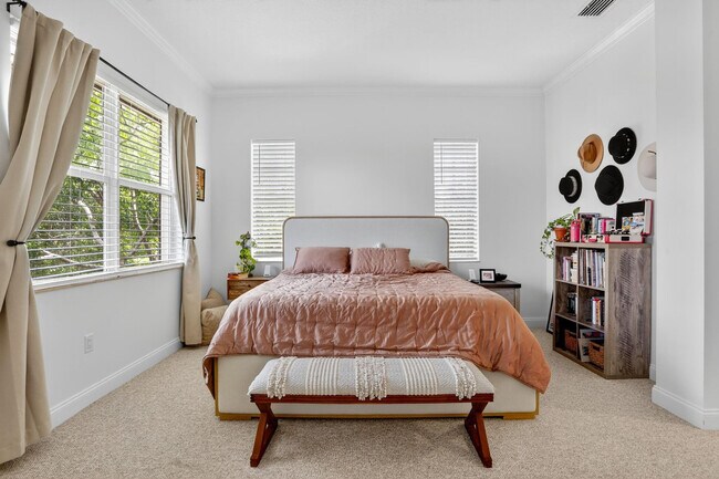 Building Photo - 6012 NW 116th Dr