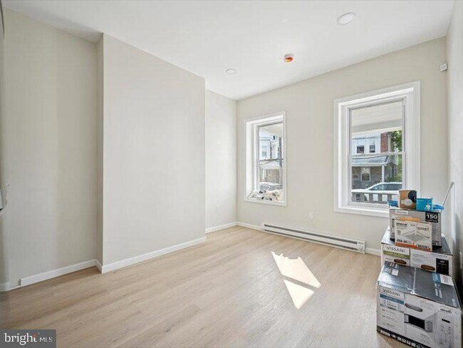 Building Photo - 931 E Woodlawn St