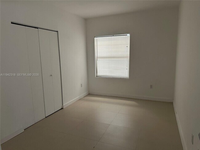 Building Photo - 471 NE 25th St