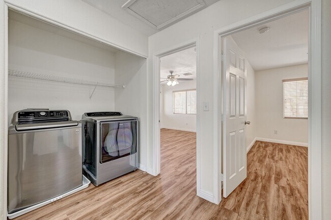 Building Photo - Fully Remodeled 3 Bed/ 2.5 Bath Home For Rent