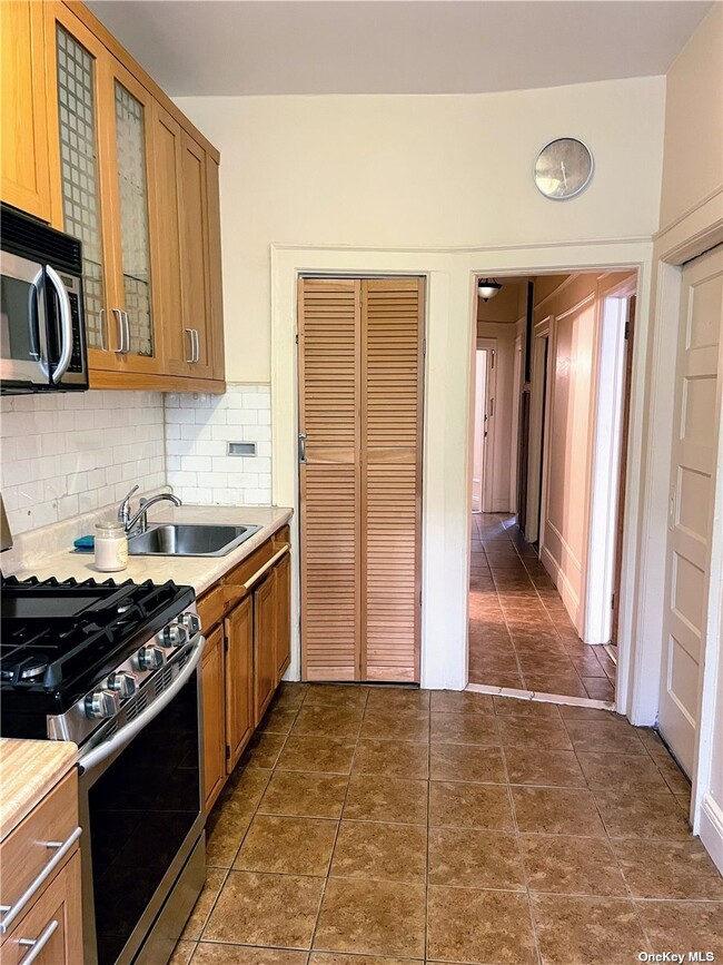 Building Photo - 47-23 39th Pl