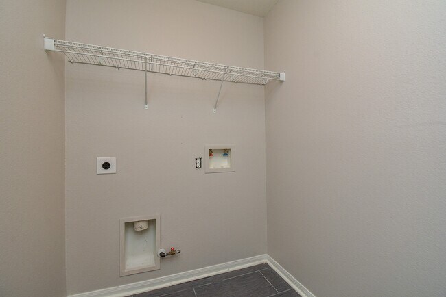 Building Photo - 16021 Summerville Lake Dr