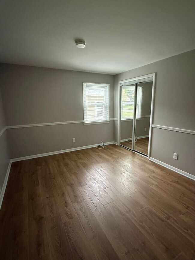 Building Photo - Fully Remodeled 3 bedroom House