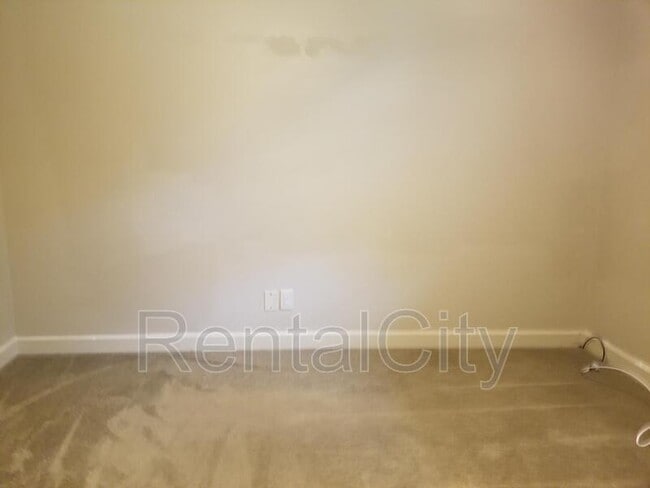 Building Photo - 948 Bear Creek Rd