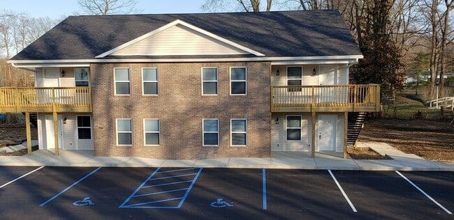 Building Photo - Noel Woods- Quiet, Tranquil Area