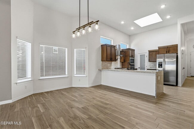 Building Photo - 15340 Resolve Dr