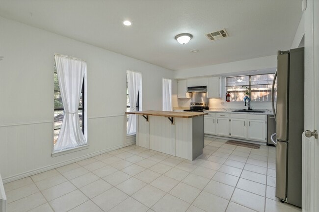 Building Photo - 25534 Sugar Valley Ln