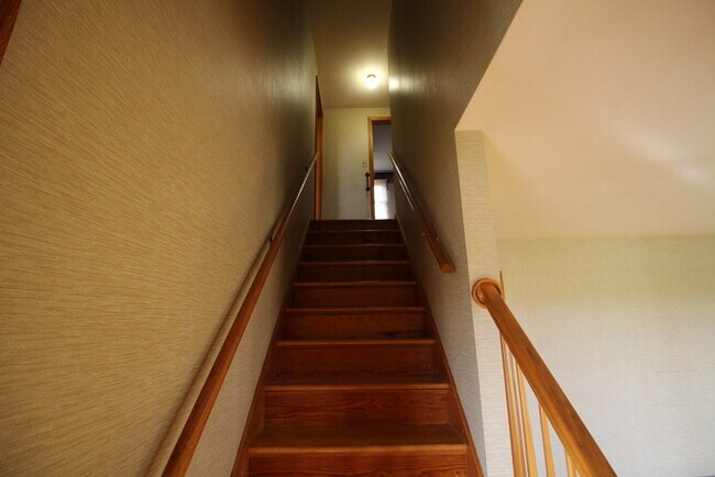 Building Photo - Three bedroom home off S Pope Lick Rd