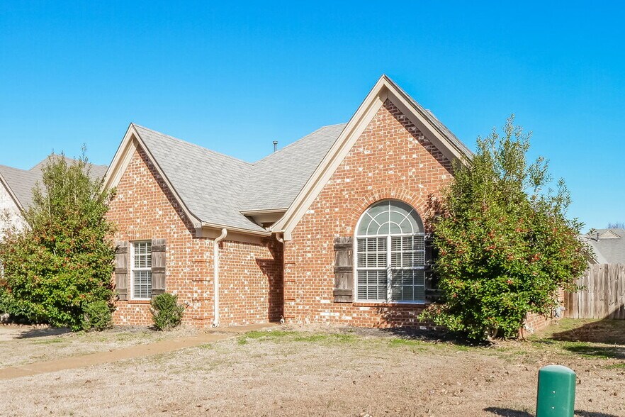 Building Photo - 5810 Bedford Loop E