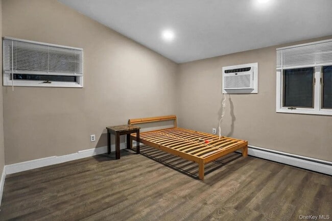 Building Photo - 44 University Heights Dr