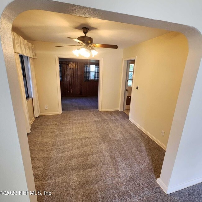 Building Photo - 2417 Barlad Dr