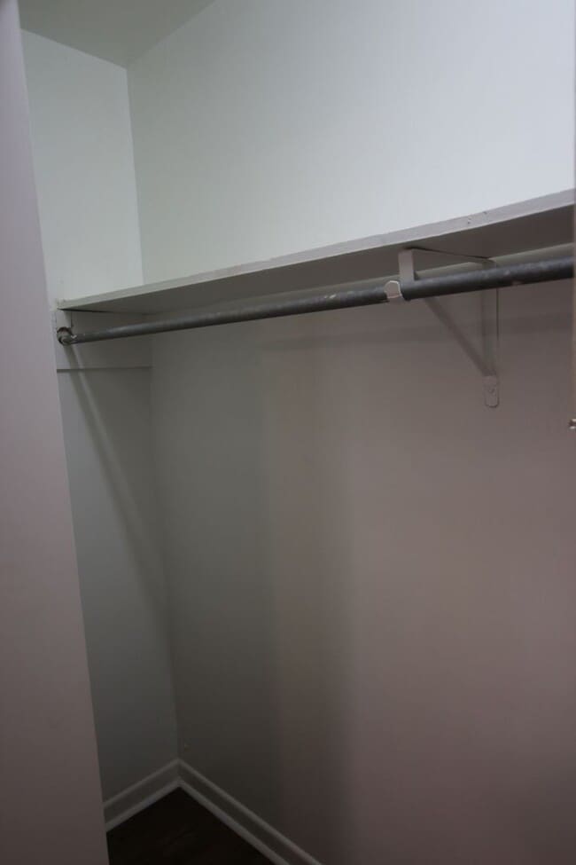 Building Photo - 1424 E Houston St