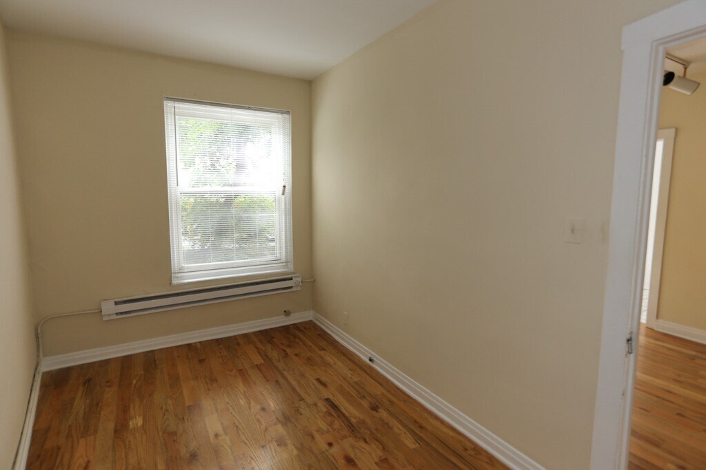 Building Photo - 516 W Melrose St