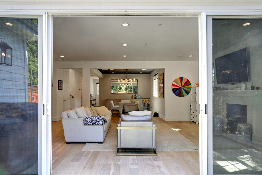 Building Photo - 10593 Kinnard Ave