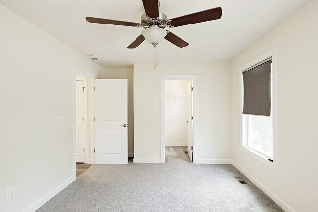 Building Photo - Pet-Friendly Fry's Spring Townhome Near 5th St Station