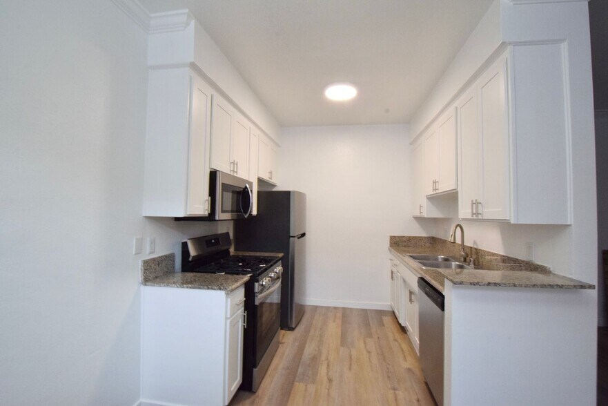 Building Photo - 11107 La Maida St