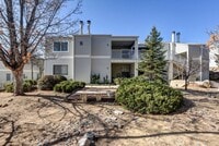 Building Photo - 2nd floor condo close to downtown!