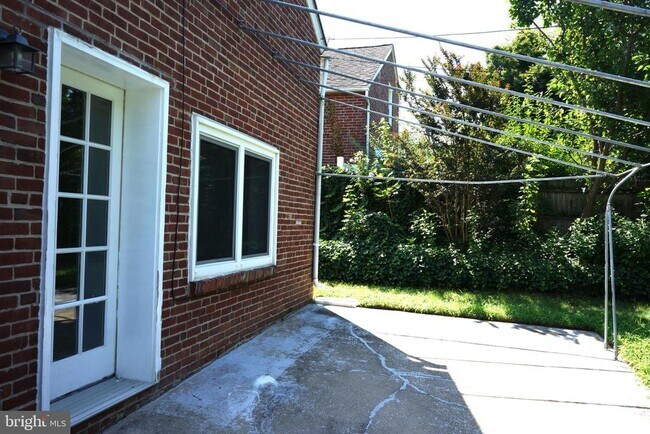 Building Photo - 252 Crosshill Rd