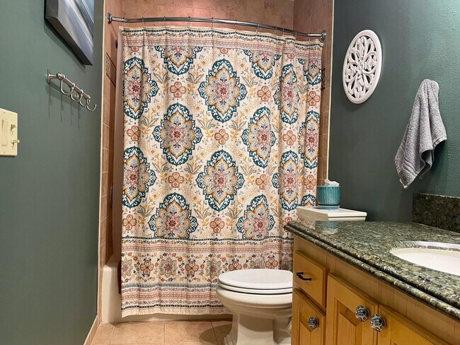 Building Photo - 3301 Loren Rd