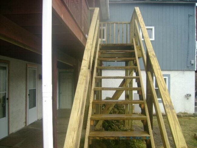 Building Photo - Cuddy