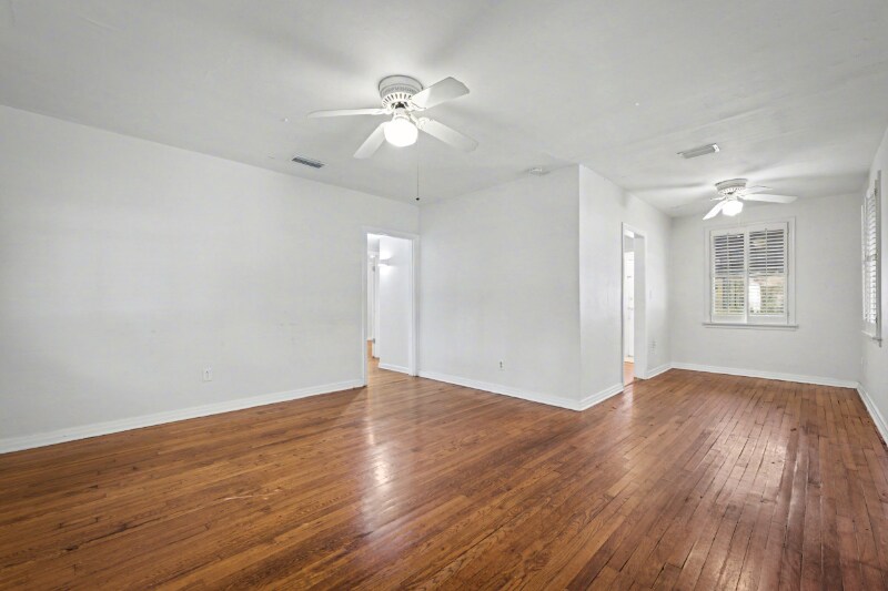 Building Photo - 2652 Merwyn Rd