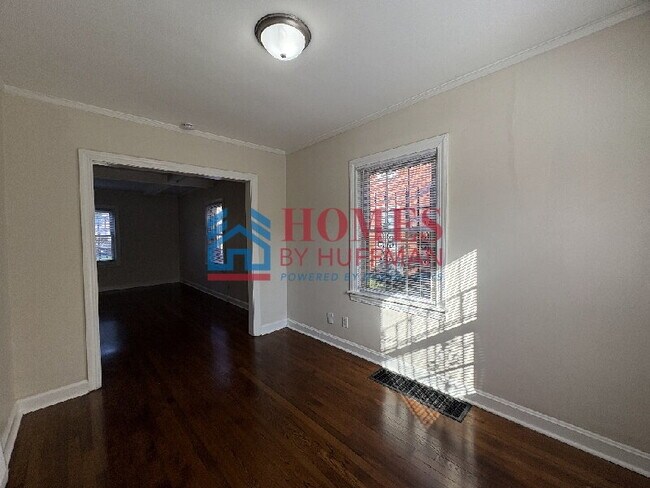 Building Photo - Two Bedroom Townhome | Fenced in Back Yard